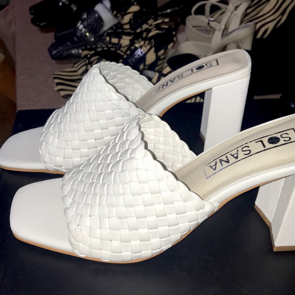 BRAND NEW SOL SANA MONROE HEEL.